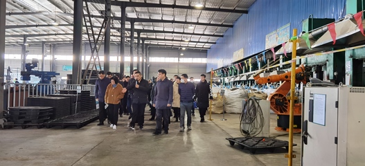 宣城市宣州区领导来我司参观木塑模压托盘的生产和废塑料的综合利用